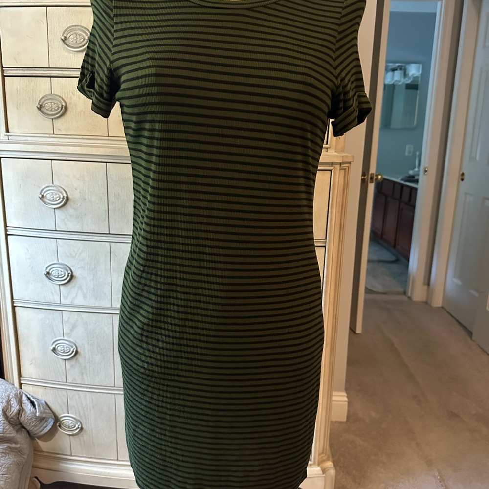 Green Ribbed Midi Dress with Crew Neck